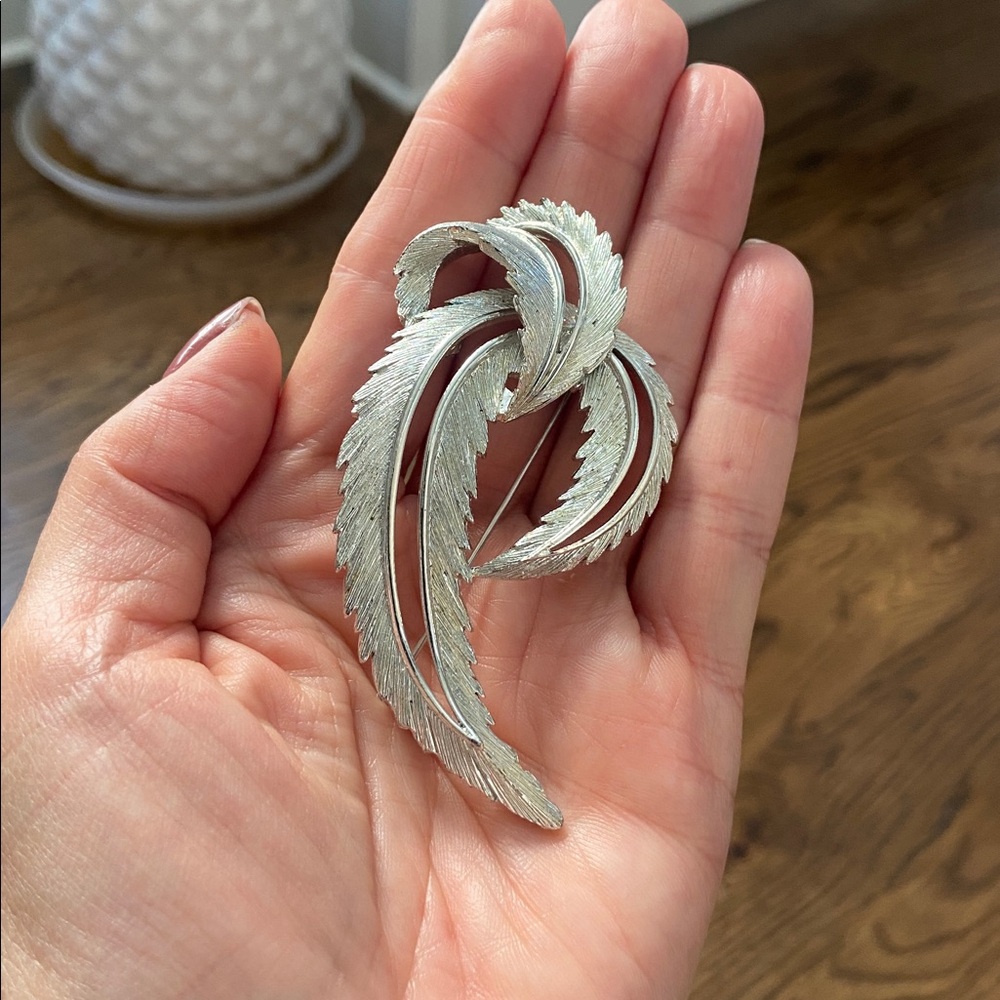 Elegant Silver Leaf Brooche